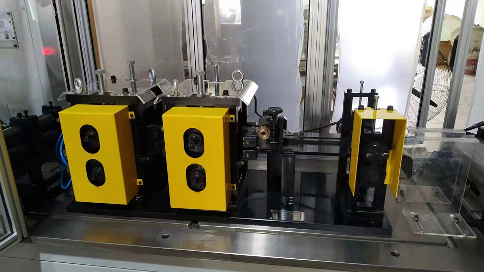 全自動(dòng)高速翅片成型機(jī)
